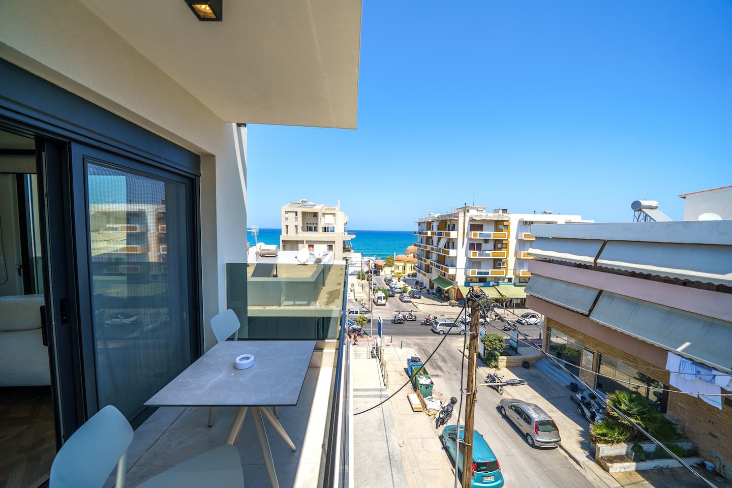 Junior Suite with Side Sea View