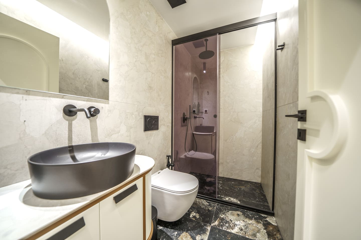 Superior Suite – Lower Level
